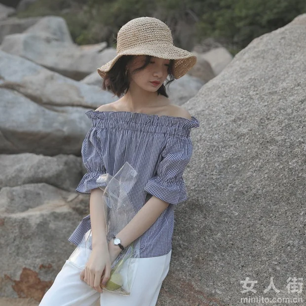 六月美丽女生的穿衣搭配日记