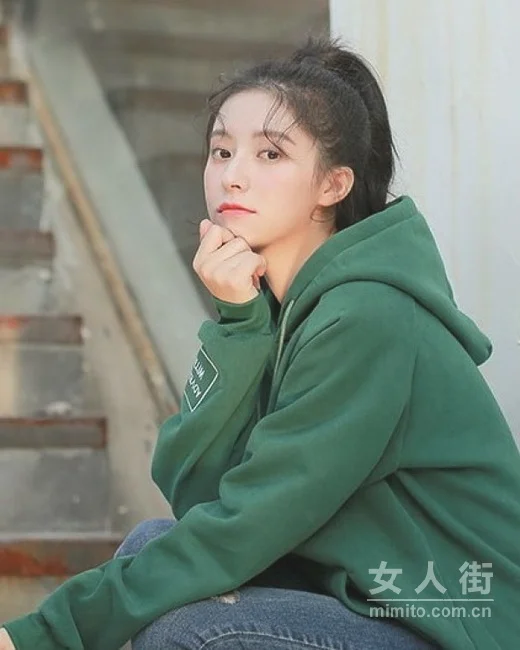 穿对卫衣，这个初冬让你的美不可方物！