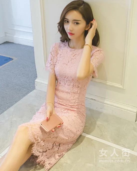 六月美妞撩人搭配，让蕾丝撩动美丽