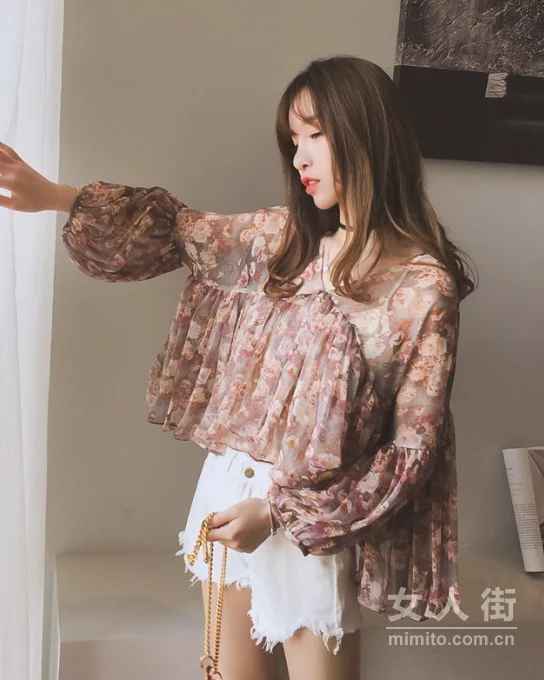 “碎”花渐欲迷人眼，春搭首选小碎花