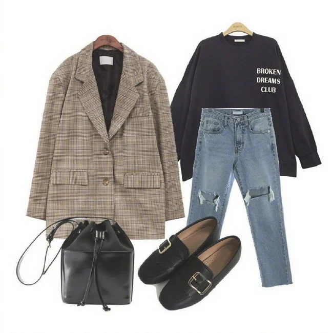 女人冬季格子呢西装外套穿搭示范