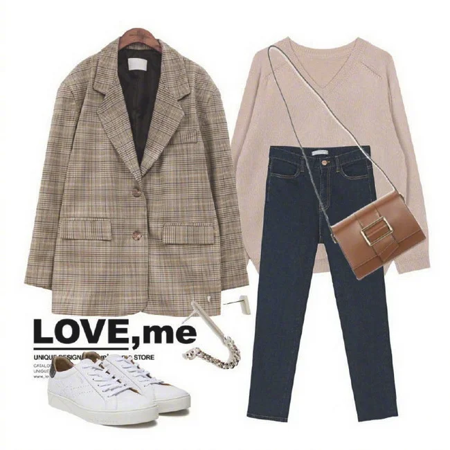 女人冬季格子呢西装外套穿搭示范