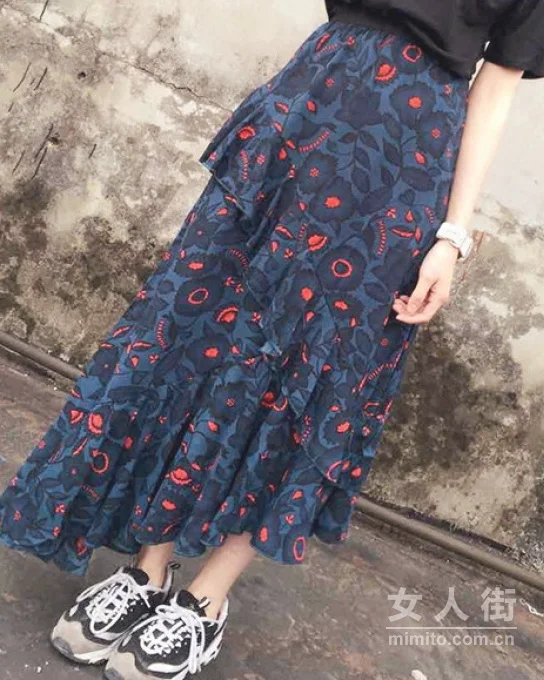 “碎”花渐欲迷人眼，春搭首选小碎花