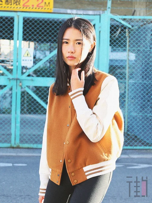 棒球服+小脚裤 春季女生帅气搭配造型