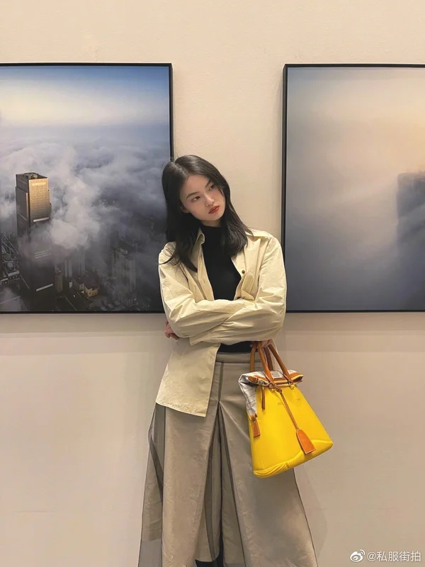 贺聪更新日常私服照，温柔又气质东方小仙女