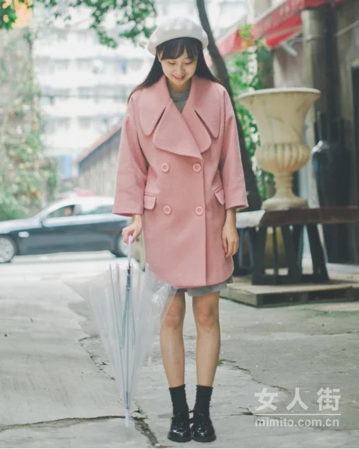 搭配示范：大衣+裙子，貌美抗寒不冻人