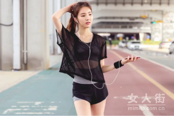 短裤配短袖!健身也要保持时尚度