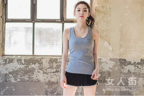 短裤配短袖!健身也要保持时尚度