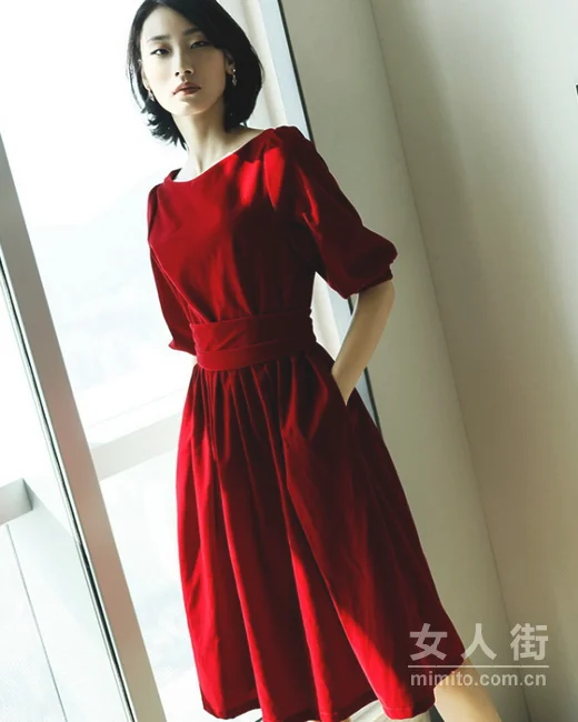搭配示范：大衣+裙子，貌美抗寒不冻人