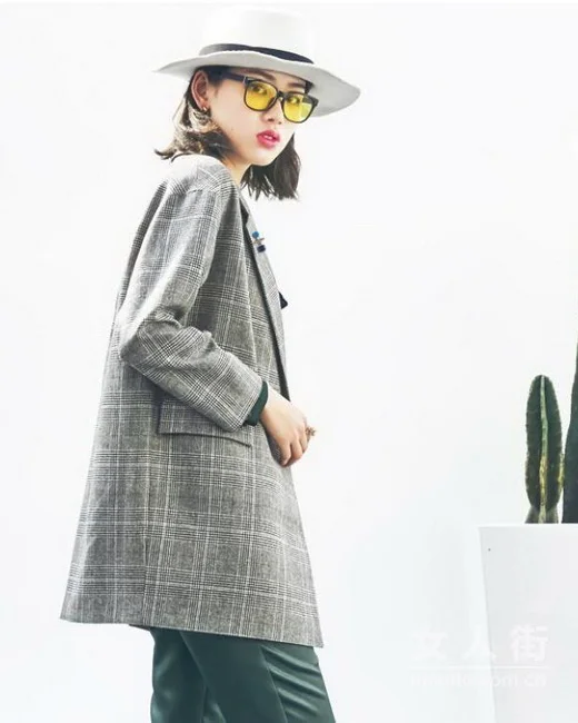 格纹西装入秋登场，这样穿的女生最酷！