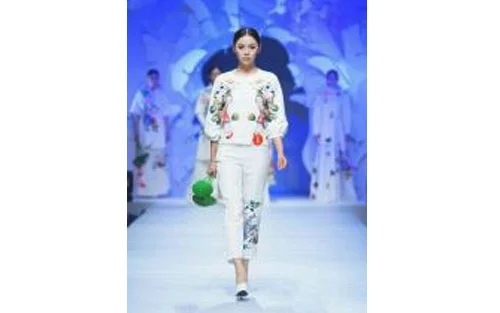 怎么卖自己的服装设计_服装设计怎么卖衣服