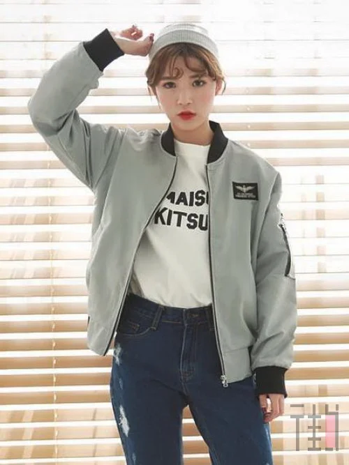 棒球服+小脚裤 春季女生帅气搭配造型