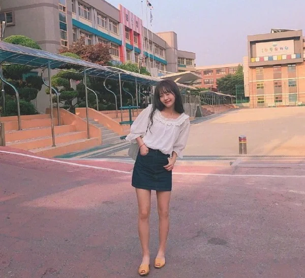 夏天，女生就要穿上漂亮的裙子