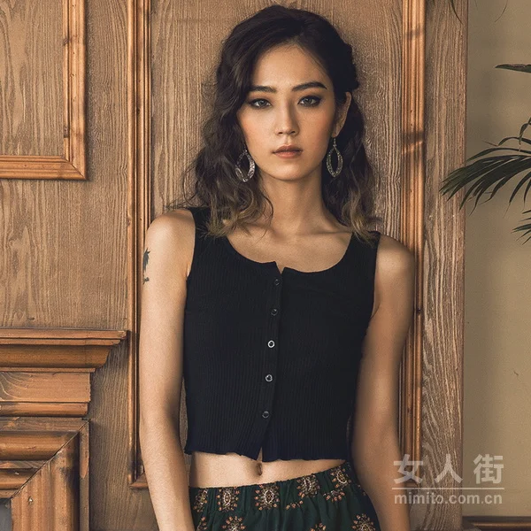 半身裙搭配的无限可能,今年复古潮流主角