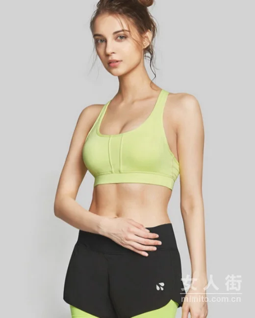 短裤配短袖!健身也要保持时尚度