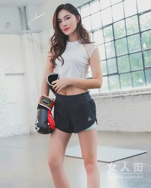 短裤配短袖!健身也要保持时尚度