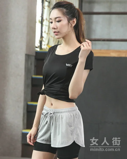 短裤配短袖!健身也要保持时尚度