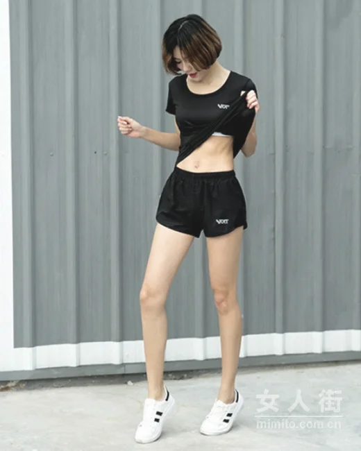 短裤配短袖!健身也要保持时尚度