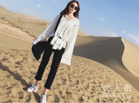 性感v领衫，9月轻松甩掉路人感