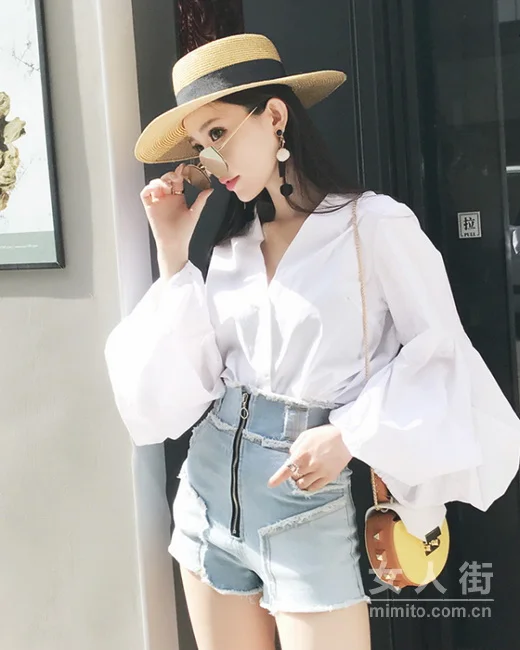 性感v领衫，9月轻松甩掉路人感