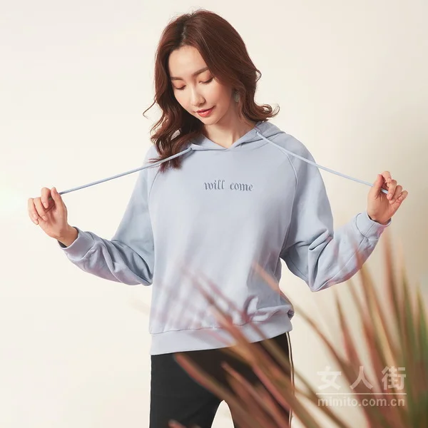 半身裙搭配的无限可能,今年复古潮流主角