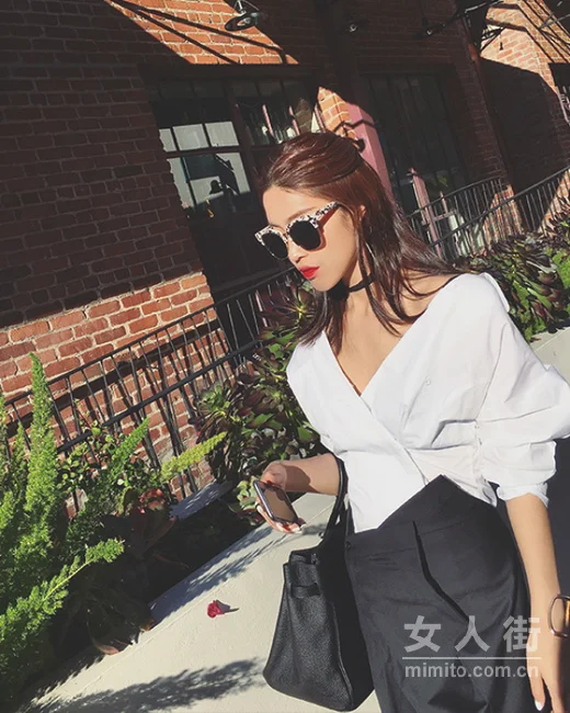 性感v领衫，9月轻松甩掉路人感