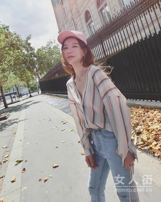 性感v领衫，9月轻松甩掉路人感