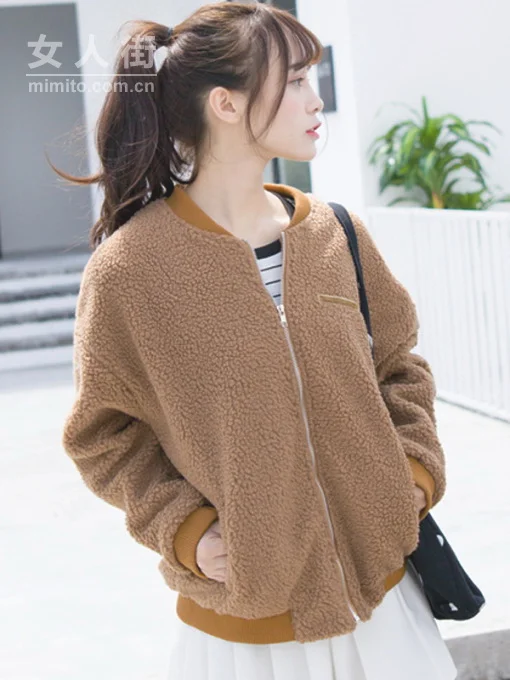 冬日的浪漫搭配,从羊羔绒外套开始