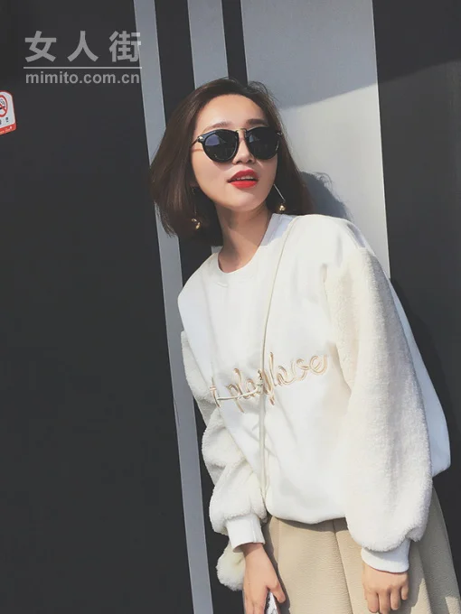 冬日的浪漫搭配,从羊羔绒外套开始