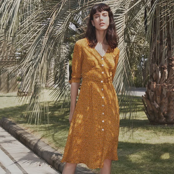 清新复古裙装，打造夏末时髦感！