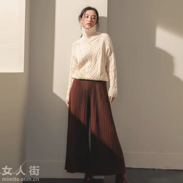 保暖又不显胖！时尚百褶阔腿裤是首选