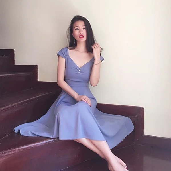 清新复古裙装，打造夏末时髦感！