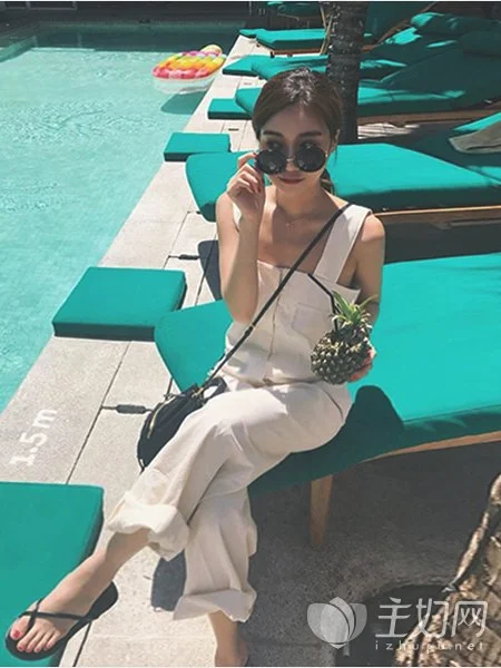 背带裤不止有牛仔的 这几款今年正流行