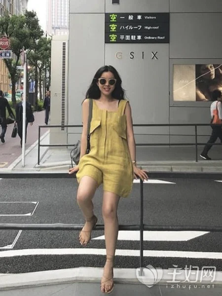 背带裤不止有牛仔的 这几款今年正流行