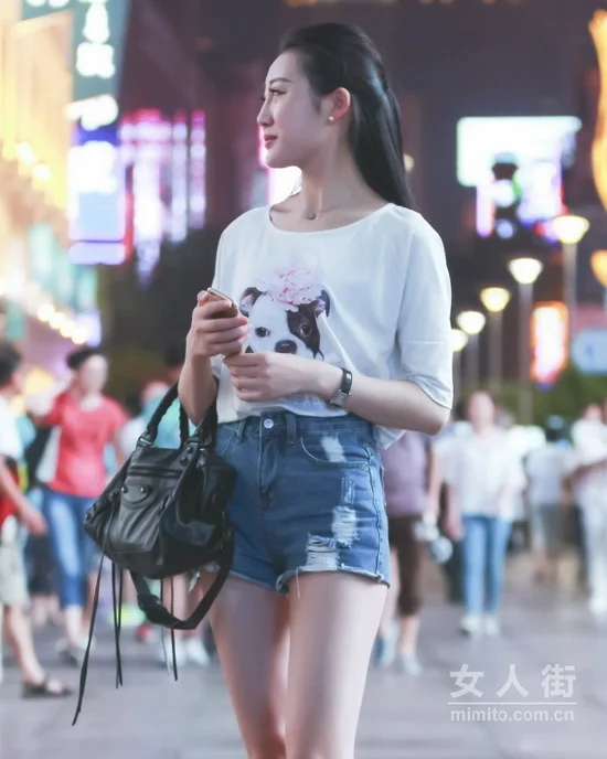 简单的清新牛仔裤,不简单的时尚经典