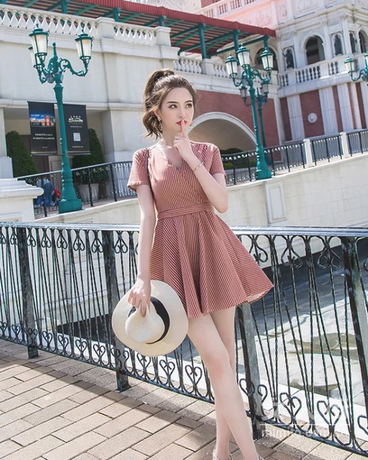 经典条纹款搭配,百变风格轻松hold住