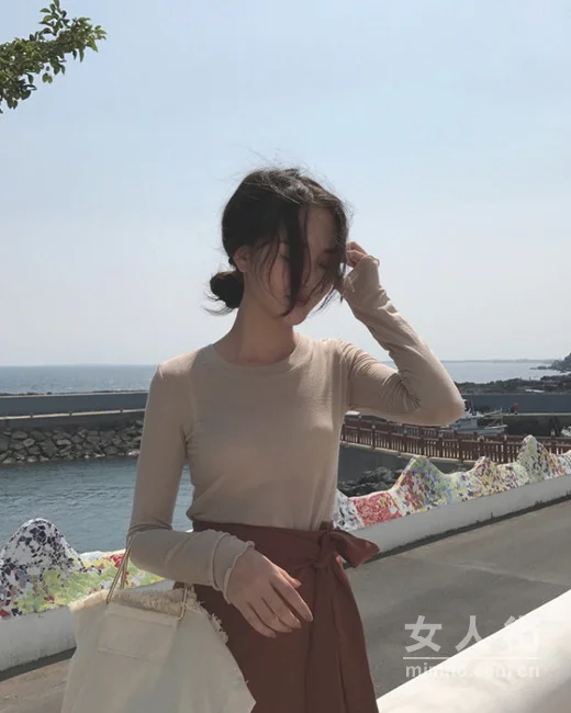 早秋上衣这么美，好搭配让你更时尚