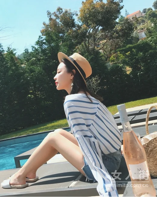 经典条纹款搭配,百变风格轻松hold住