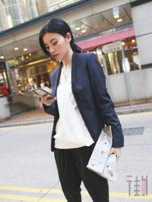 一身帅气的小西服，春季女人职场穿搭