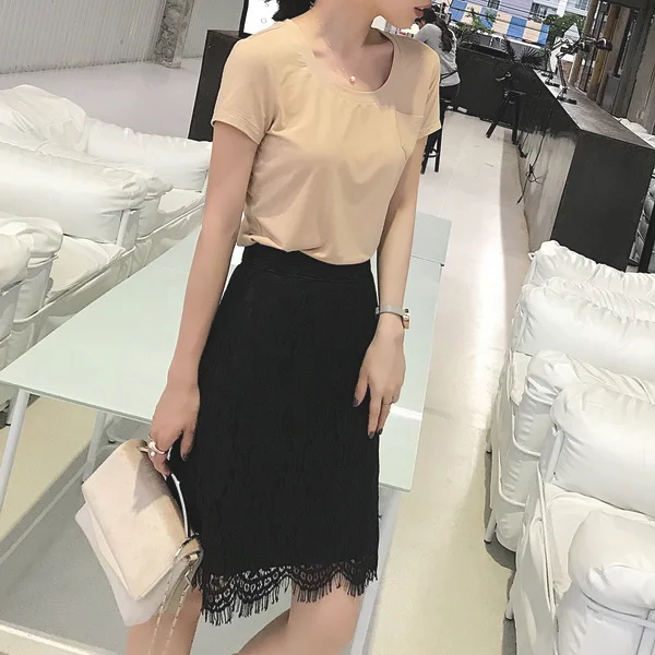 拒绝古板！撩人半裙搭配演绎职场女王范