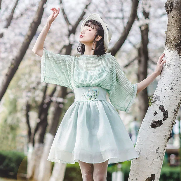 夏季女神速成记，12款连衣裙撩动你的心