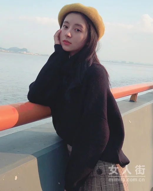 高领针织衫提气质，秀出你的美脖颈