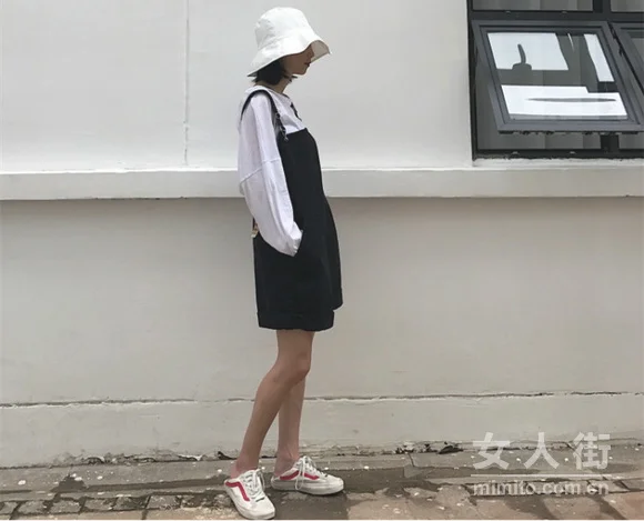 9月时髦搭配,减龄当选背带裤穿搭