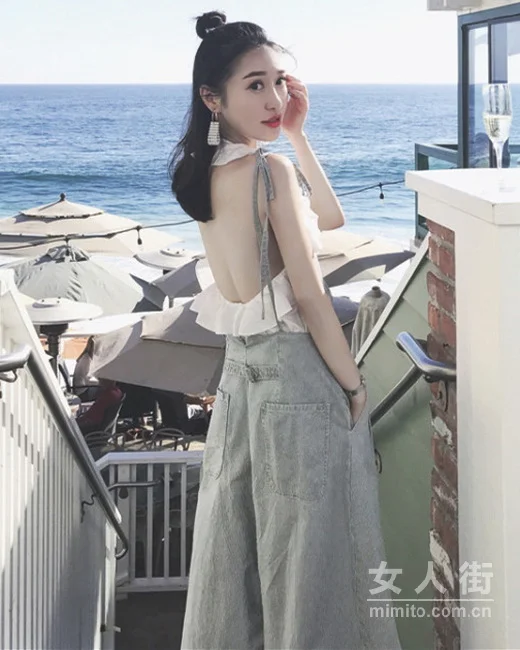 9月时髦搭配,减龄当选背带裤穿搭