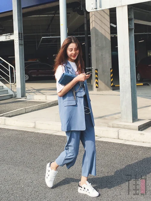 一身帅气的小西服，春季女人职场穿搭
