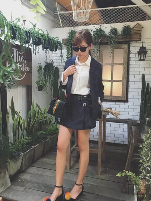 一身帅气的小西服，春季女人职场穿搭