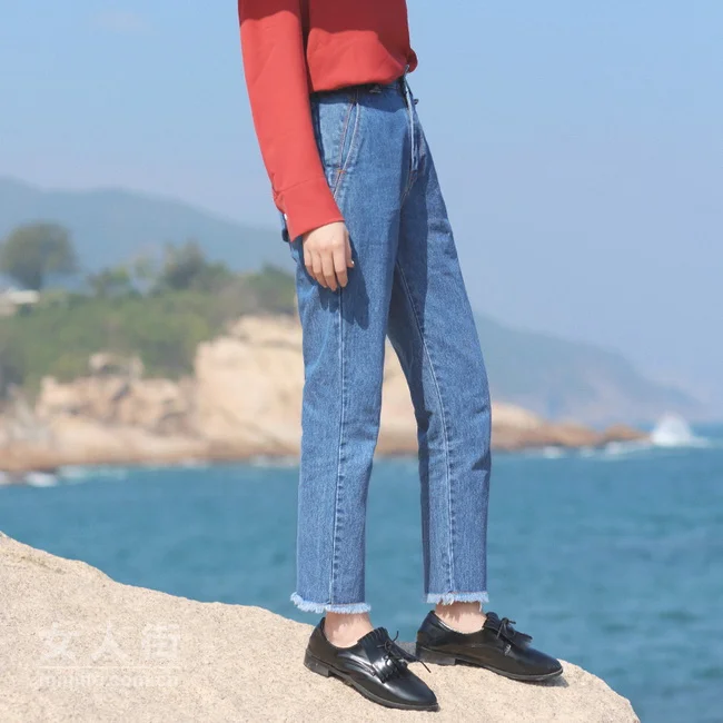 春季牛仔裤这样穿，妩媚干练更有型