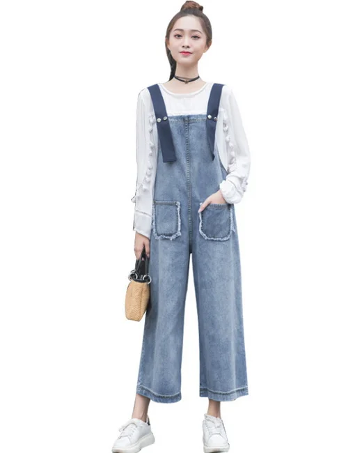 9月时髦搭配,减龄当选背带裤穿搭