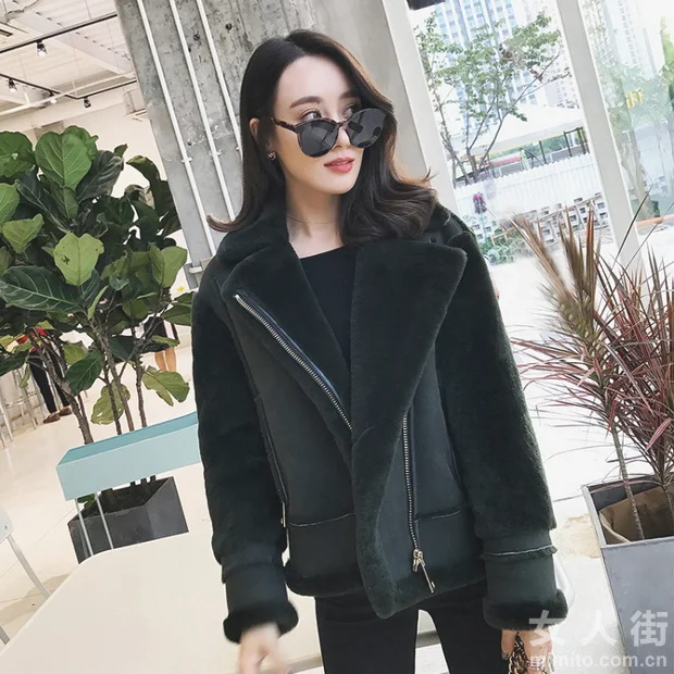冷艳冰美人，将黑色流行进行到底