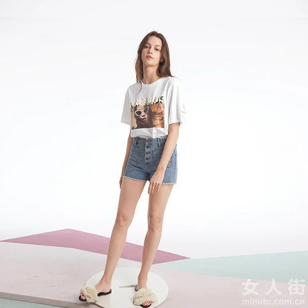 夏季出游，简约风T恤get穿搭小心机